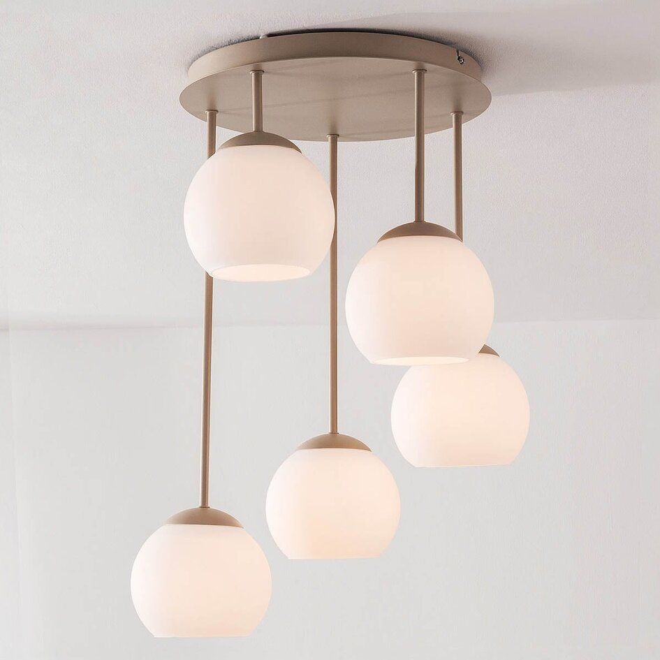 Moderne loftlampe Carato med 5 lyskilder - beige og mælkehvidt glas