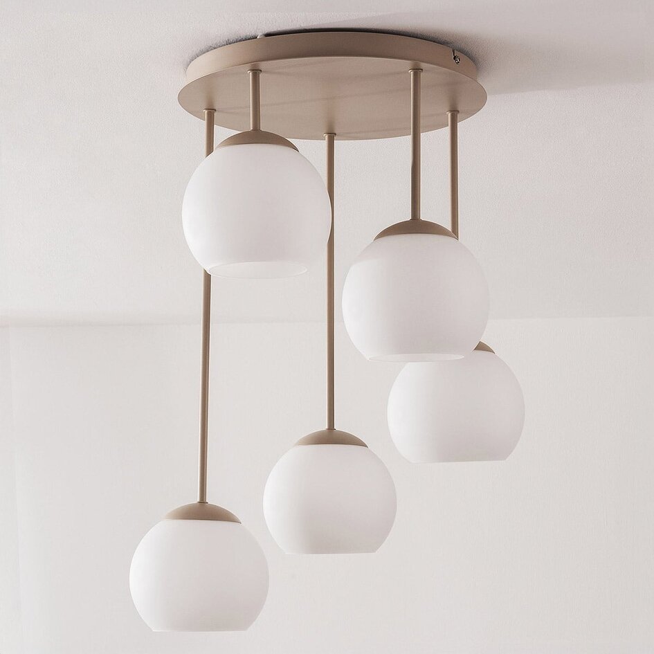 Moderne loftlampe Carato med 5 lyskilder - beige og mælkehvidt glas