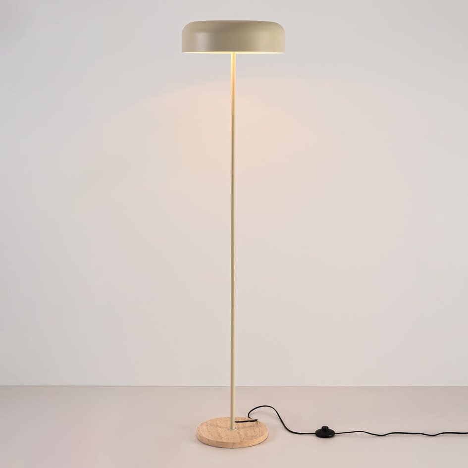Gulvlampe Arlie med fod i travertinlook - beige