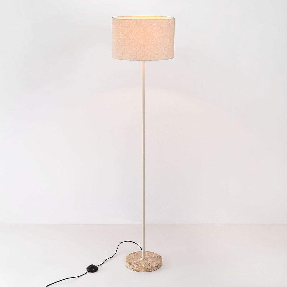 Gulvlampe Auras med hørskærm og travertineffekt - beige