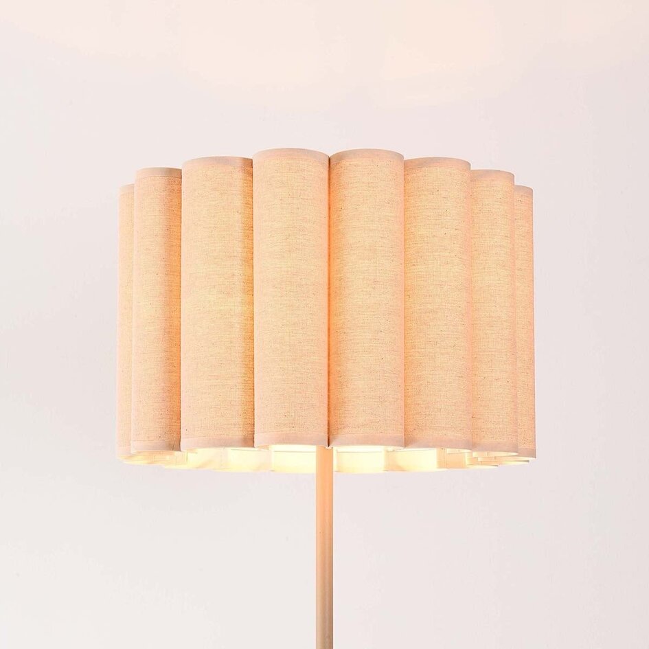Beige gulvlampe Cely med plisseret hørskærm