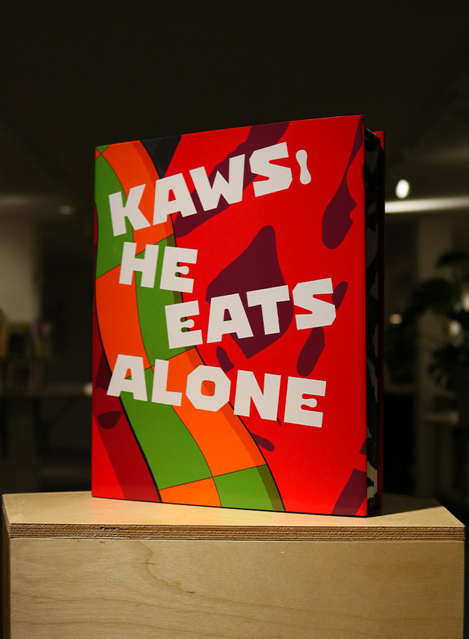 KAWS : HE EATS ALONE