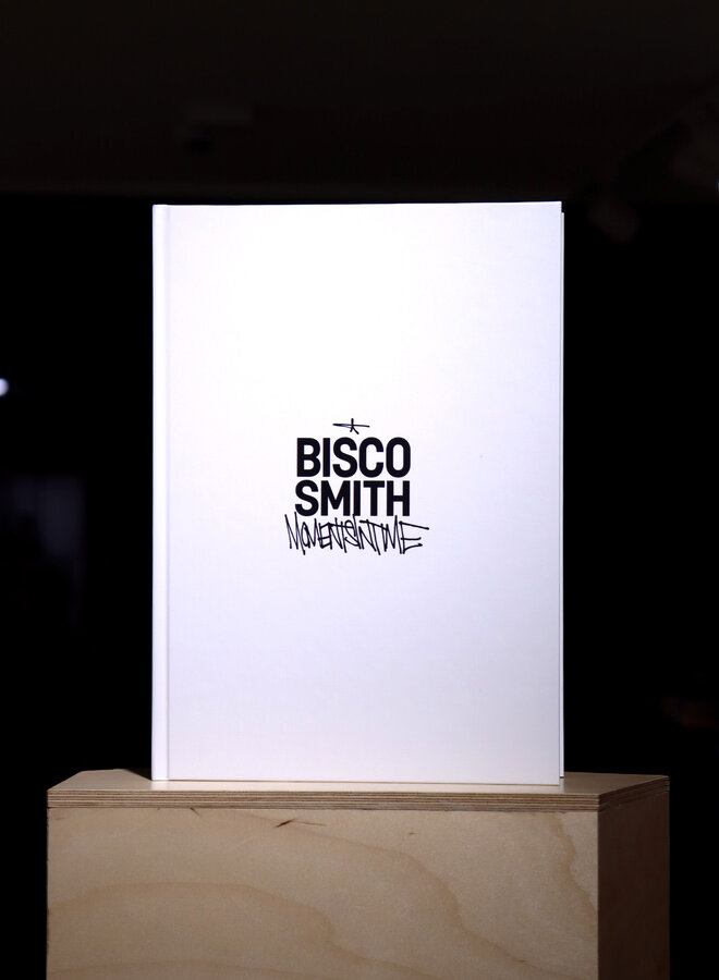 Bisco Smith - Moments in time, signed book