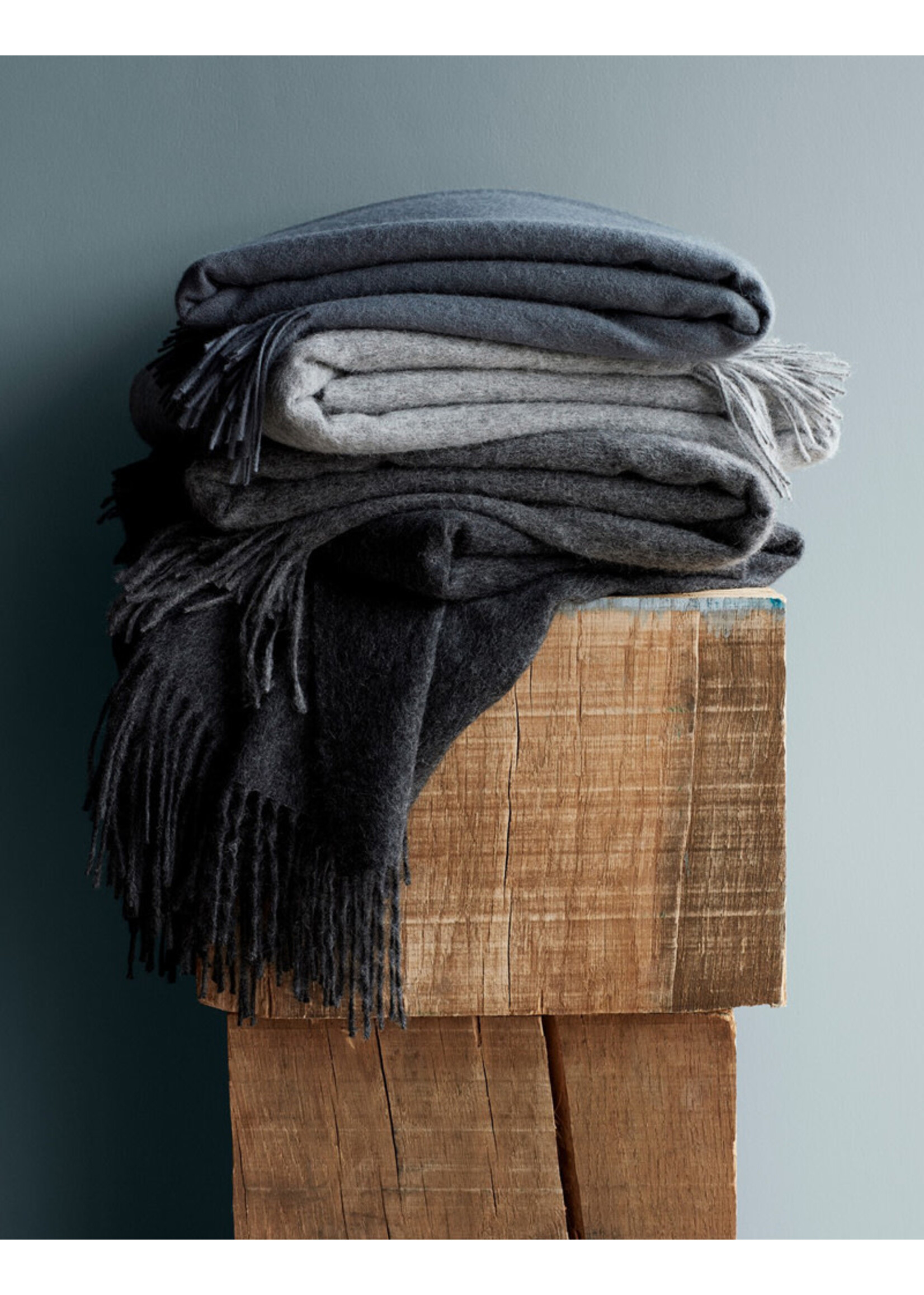 Elvang Classic Throw - Dark Grey