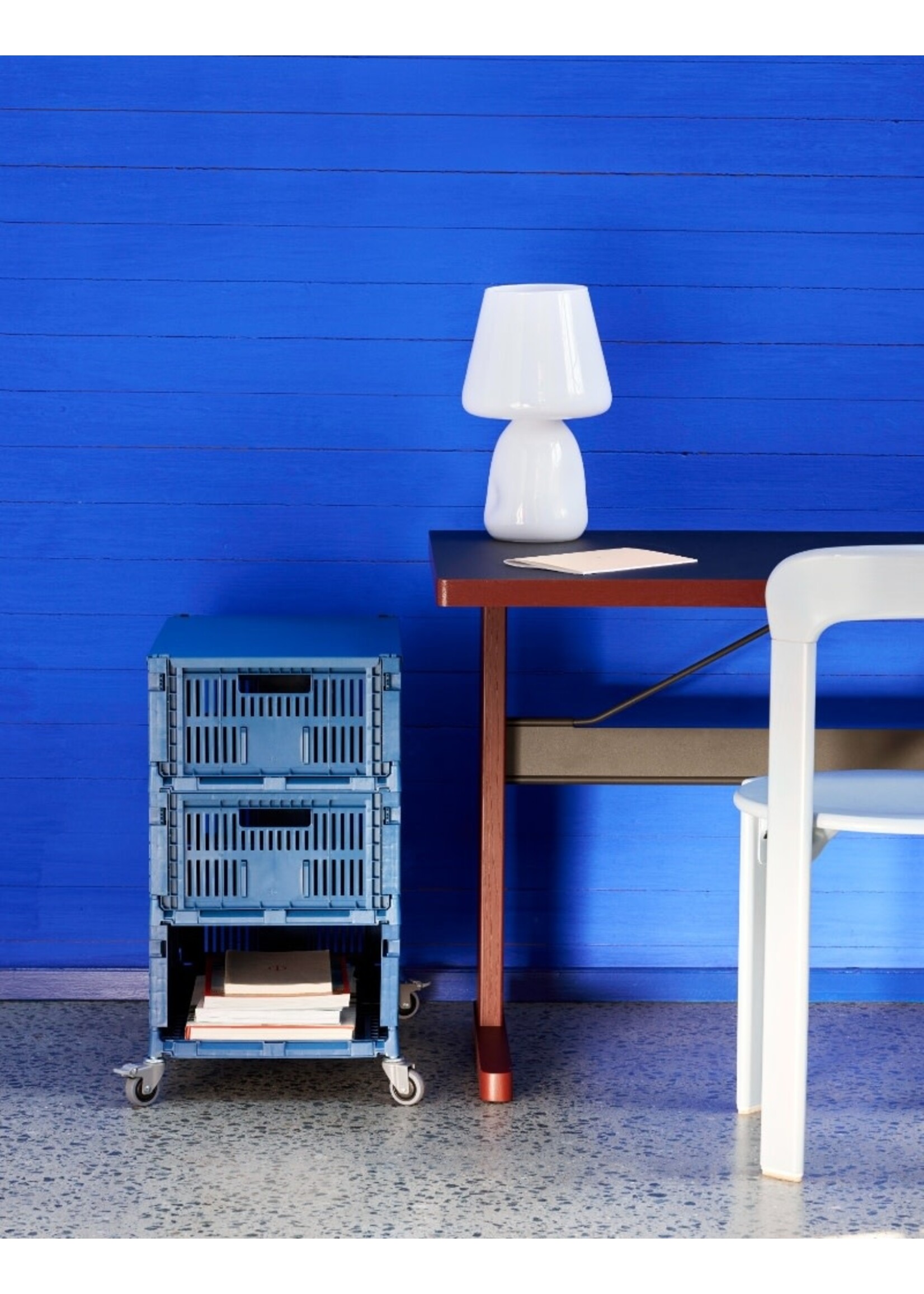 HAY Colour Crate M - Electric Blue