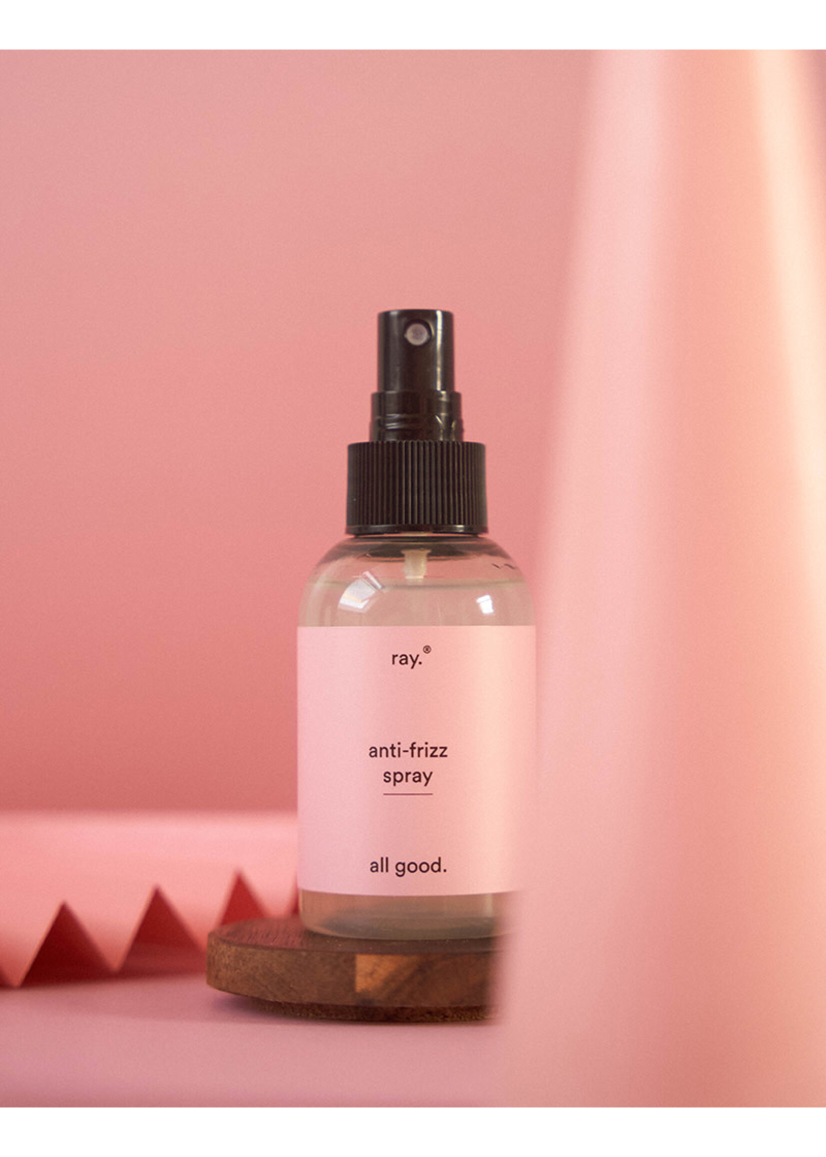 ray. Anti-Frizz Spray