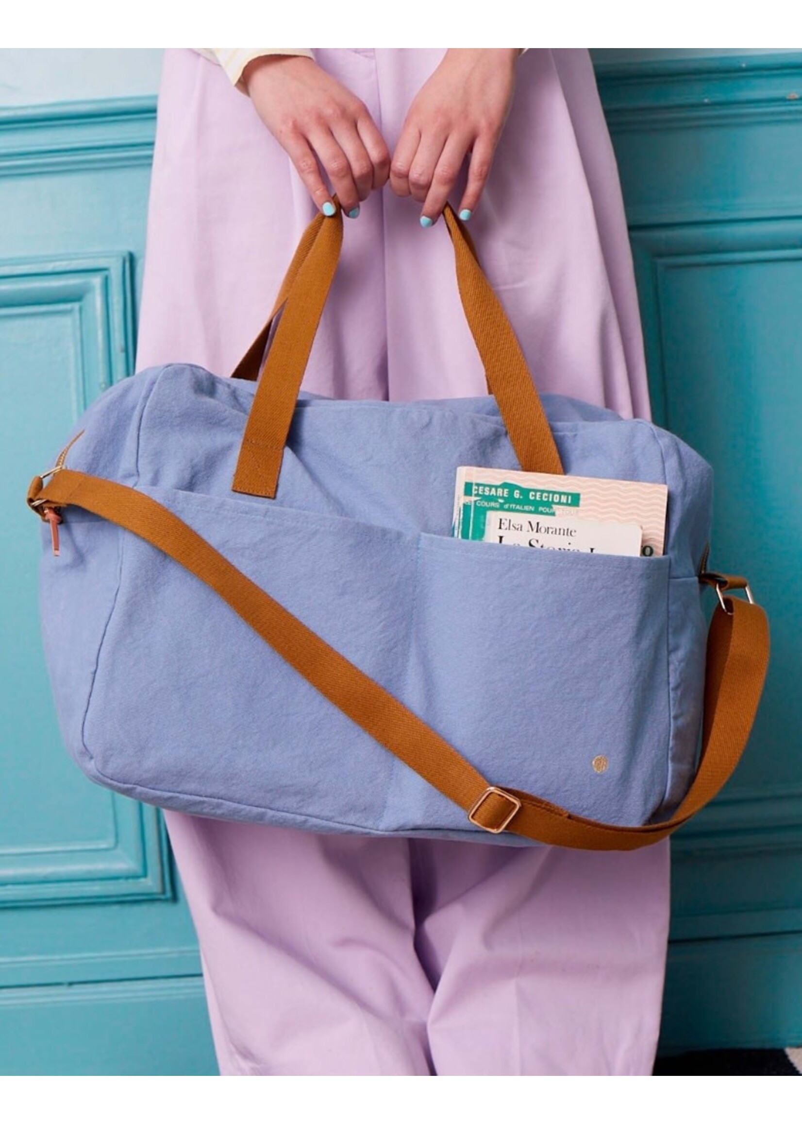 La cerise sur le gâteau Travel Bag - Bluetiful