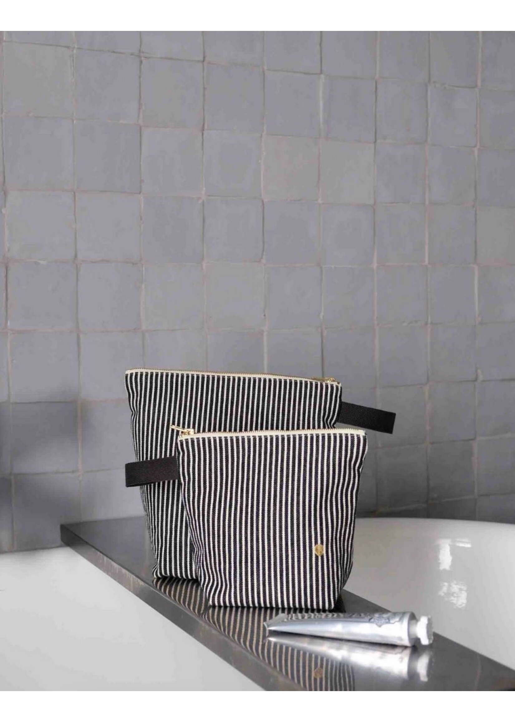 La cerise sur le gâteau Toiletry Bag L - Basile