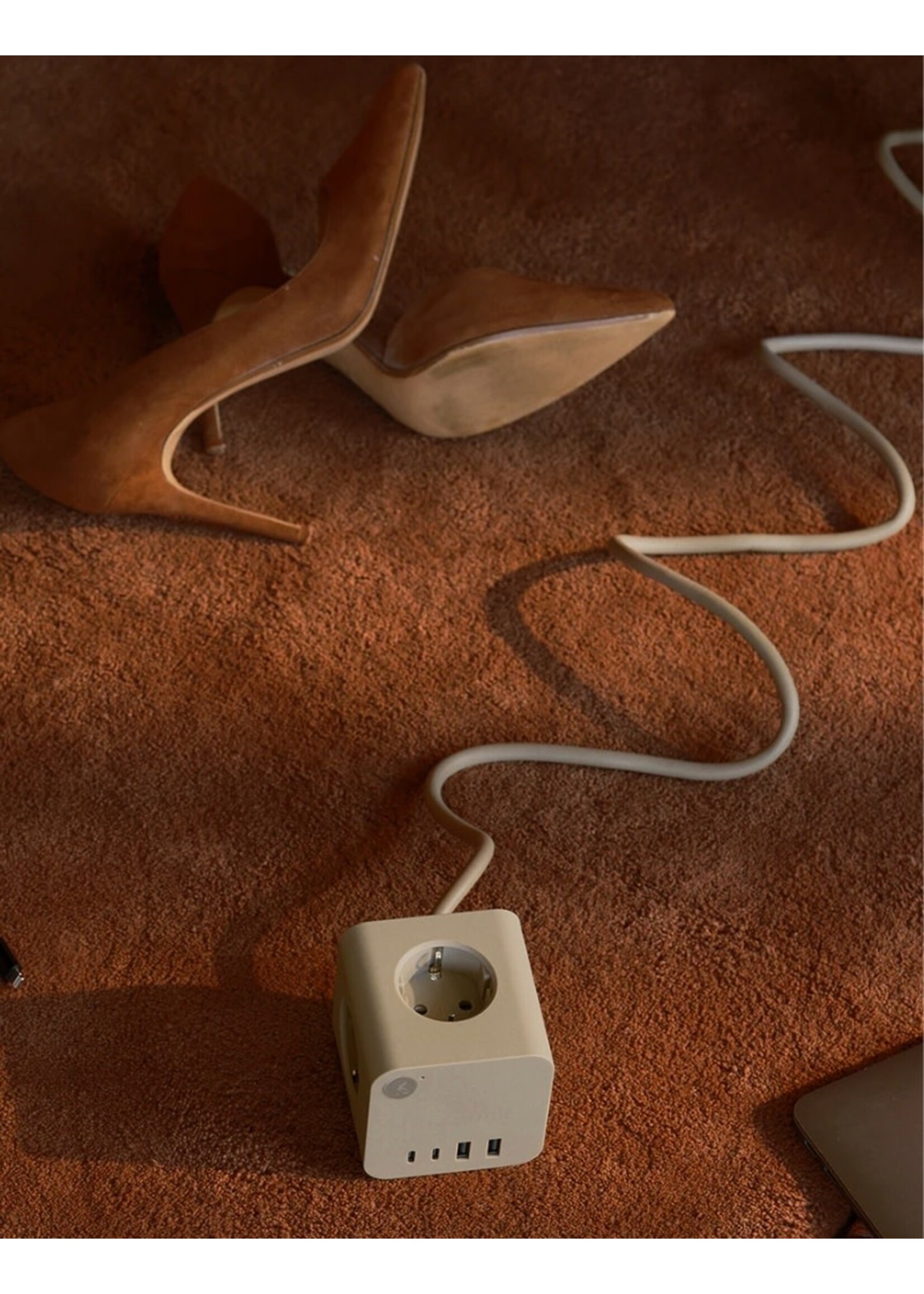 Kreafunk Ampie Wired - Multi-socket Power Station - Ivory Sand