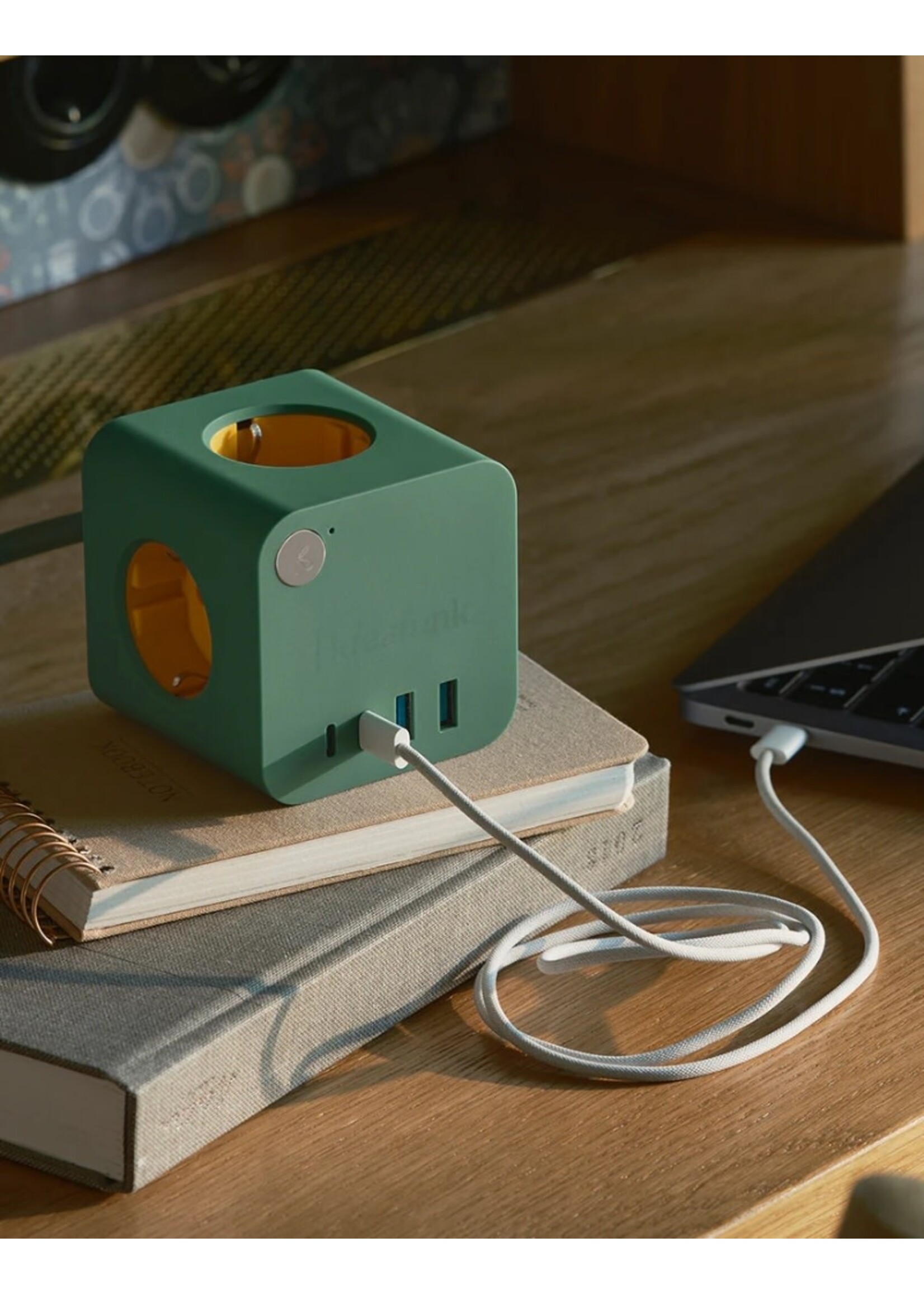 Kreafunk Ampie Wired - Multi-socket Power Station - Nordic Green