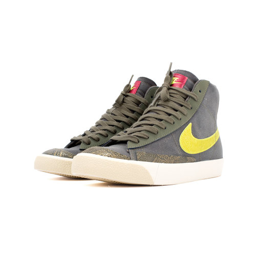 NIKE WMNS BLAZER MID ‘ 77