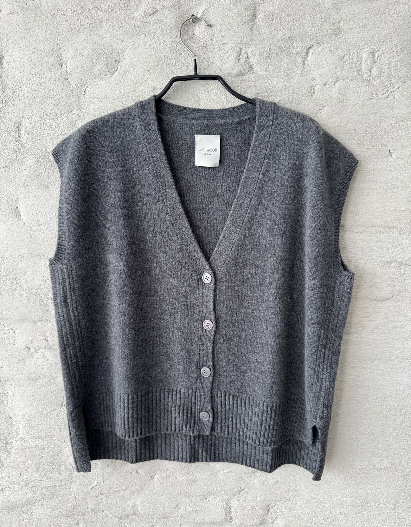 Wen Moon Danny Korat Grey