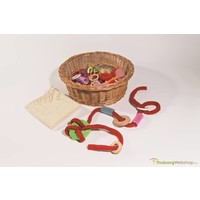 Panier avec matériaux divers pour toucher