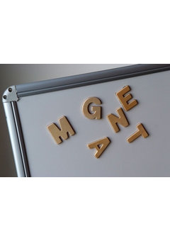 Lettres magnétiques  en bois