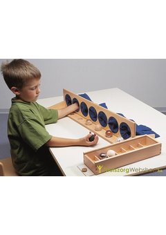 Base en bois avec 7 sacs tactiles