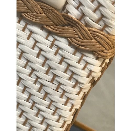 Chaise percée luxe Basket Weave