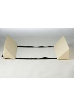 Coussins triangulaires, reliés par rubans
