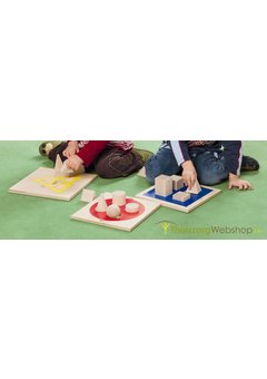 Puzzle en bois avec formes géométriques 3D en bois