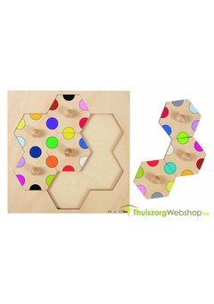 Puzzle à encastrer en bois avec formes hexagonales