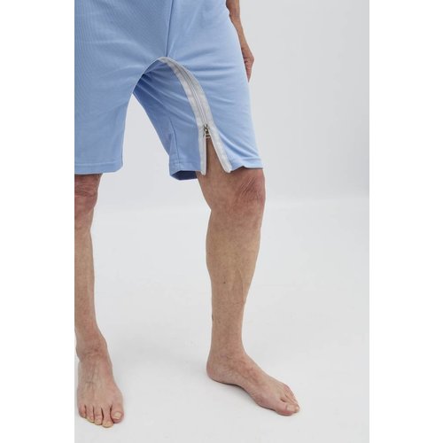 Corps bleu clair avec fermeture à  glissière entre l'épaule et le bas des jambes
