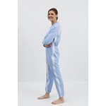 Pyjama bleu clair avec fermeture à  glissière à  l'épaule et entre les jambes, taille élastique