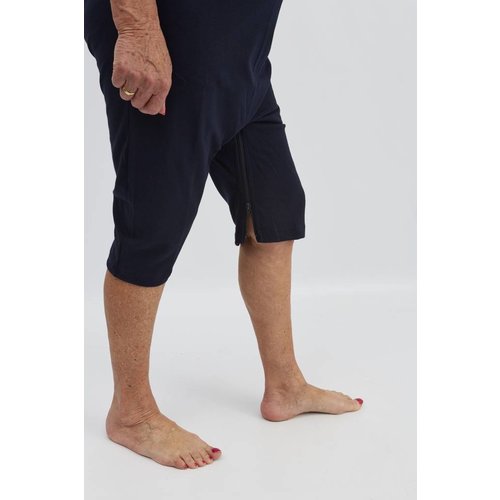 Polo bleu marine avec fermeture à  glissière entre les jambes