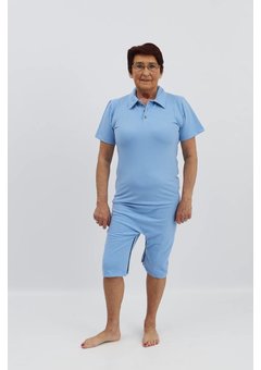 Polo bleu clair avec fermeture à  glissière entre les jambes