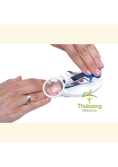 Coupe-ongles sur ventouses avec loupe pour une utilisation à  une main