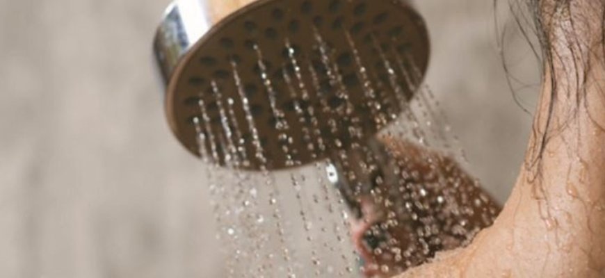 Comment aider une personne âgée à prendre sa douche ou son bain ?
