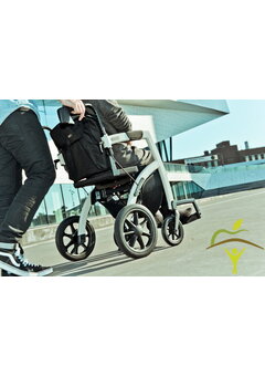 Rollz Motion Rollator et fauteuil roulant en un