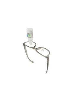 Lunettes pour une administration facile des gouttes ophtalmiques