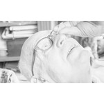 Lunettes pour une administration facile des gouttes ophtalmiques