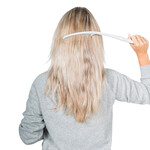 Brosse ou peigne avec manche allongé