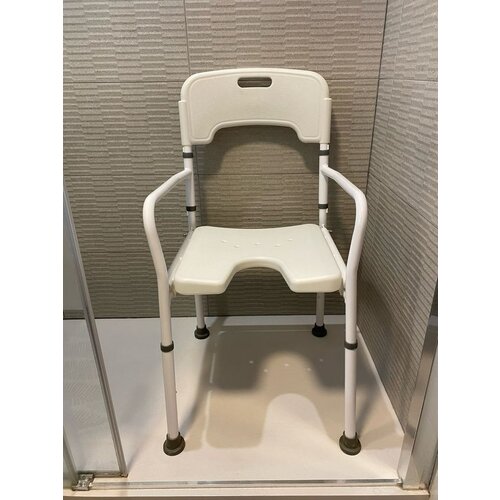 Chaise de douche réglable en hauteur avec accoudoirs