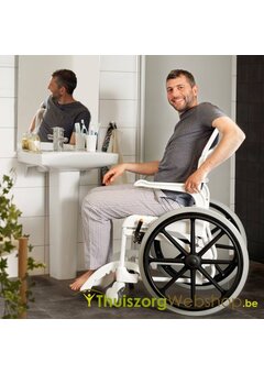 Fauteuil roulant de douche de luxe Etac Clean avec grandes roues