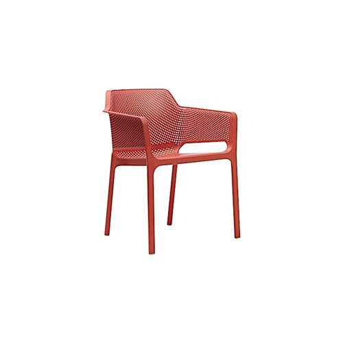 Chaise soignée avec accoudoirs