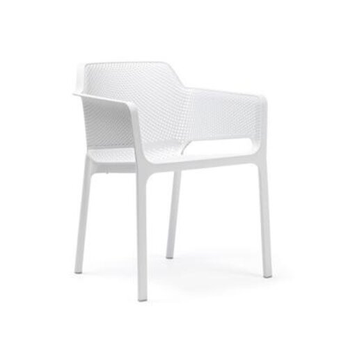 Chaise soignée avec accoudoirs