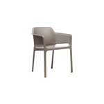Chaise soignée avec accoudoirs