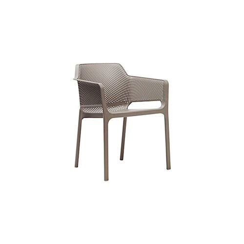 Chaise soignée avec accoudoirs
