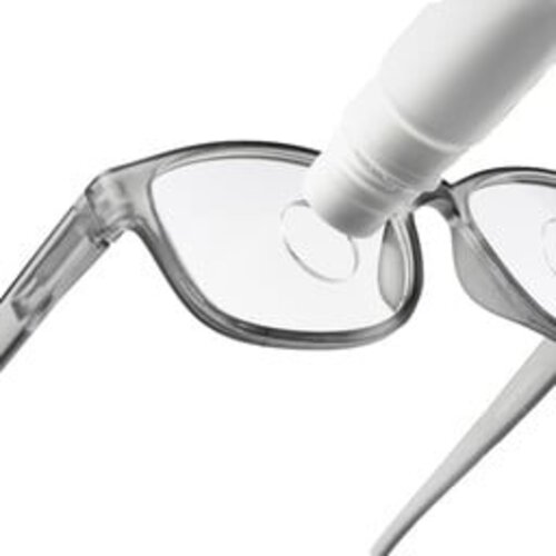 Lunettes pour une administration facile des gouttes ophtalmiques