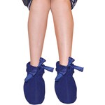 Ensemble de pantoufles et cache-cou allant au micro-ondes