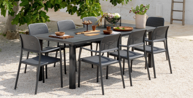 De voordelen van stapelbare terrasstoelen