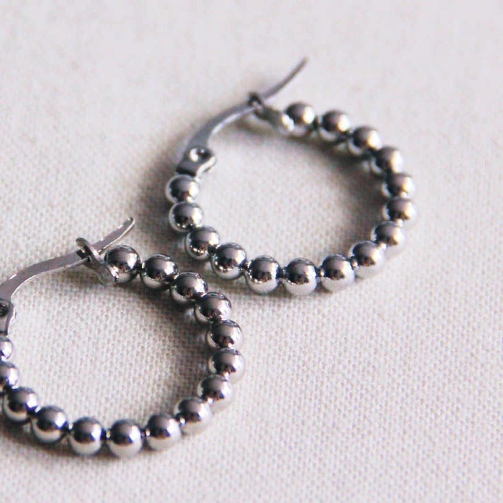 Bazou Stainless steel creole 20mm “balls” – silver