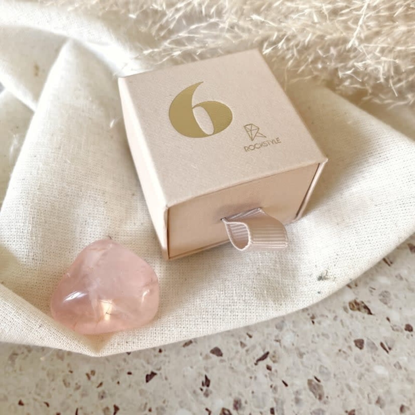 Rocktstyle Lucky number nr 6 - Rozenkwarts van 8.99 voor