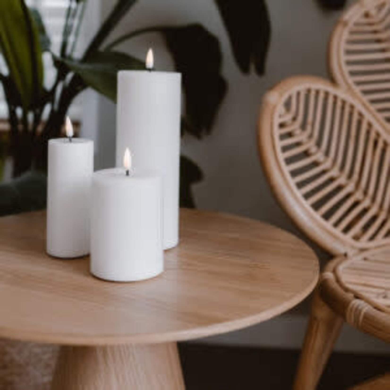 Deluxe Homeart White LED Candle D7.5*15