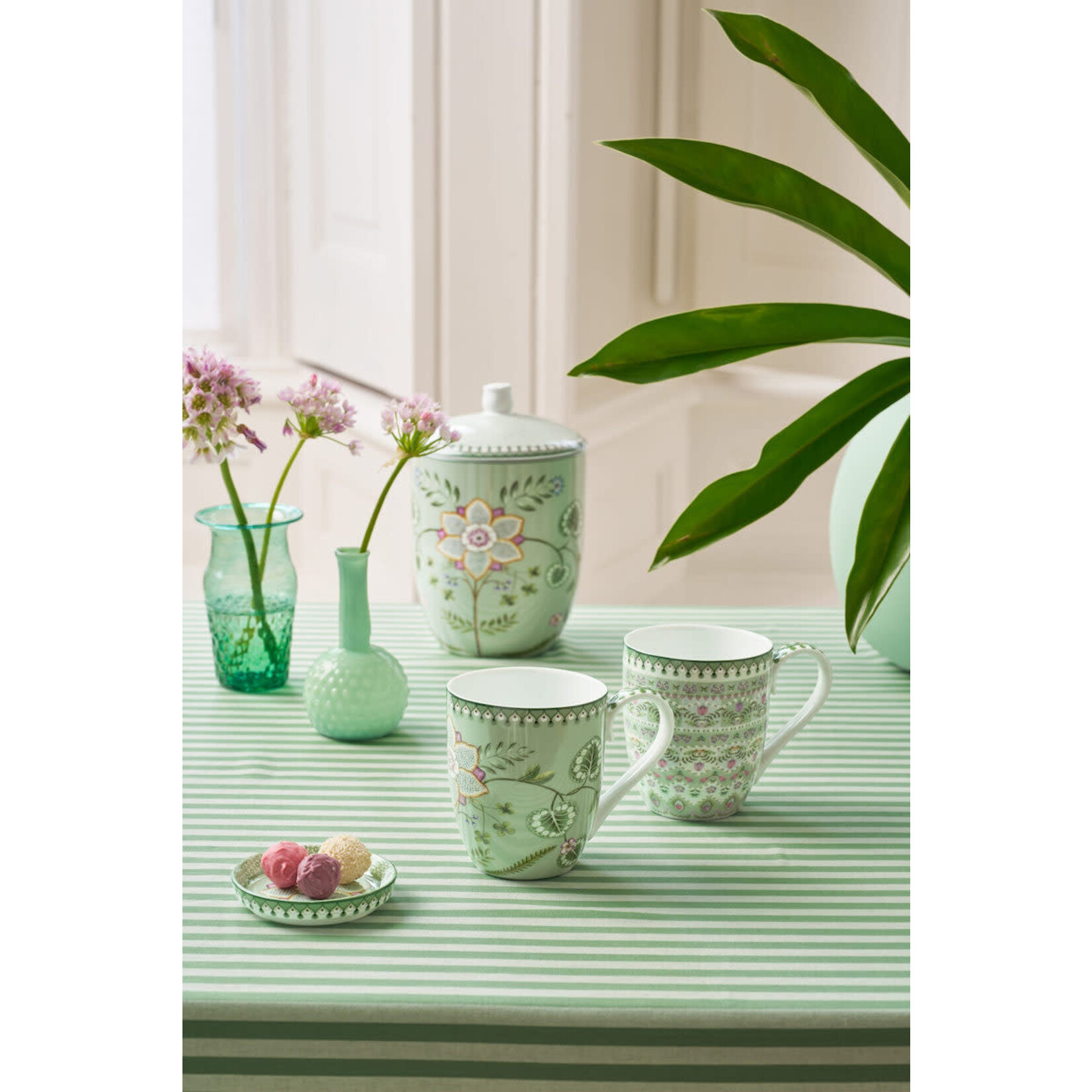 Pip Studio Lily & Lotus Mug XL Lily & Lotus light green 450 ML