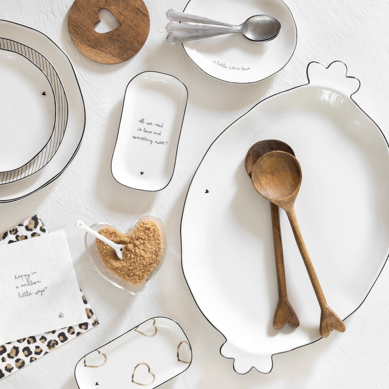 Bastion Collections Bastion Oval Plate Small White with Heart in black
