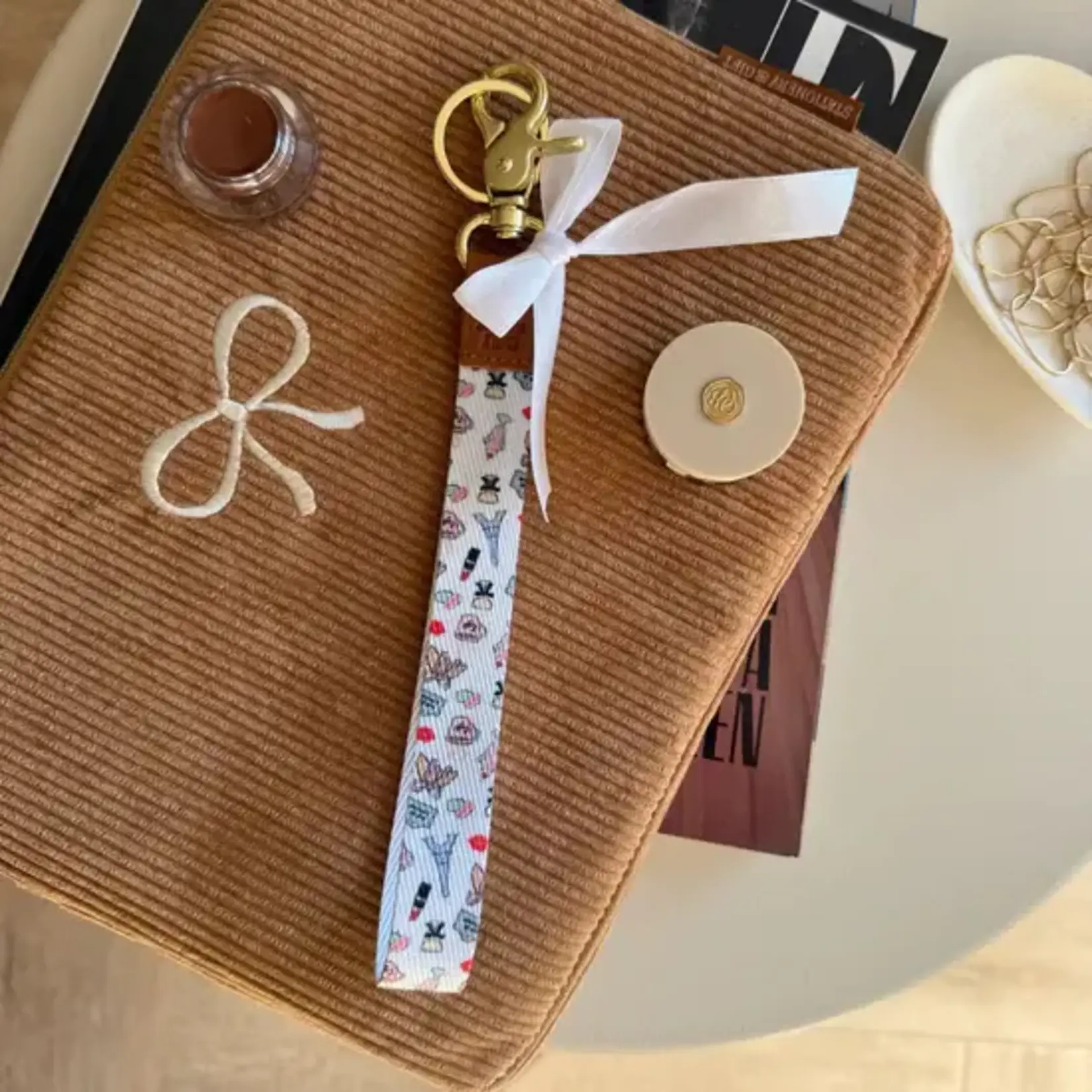 Stationery & Gift Emily in Paris-keycord strik