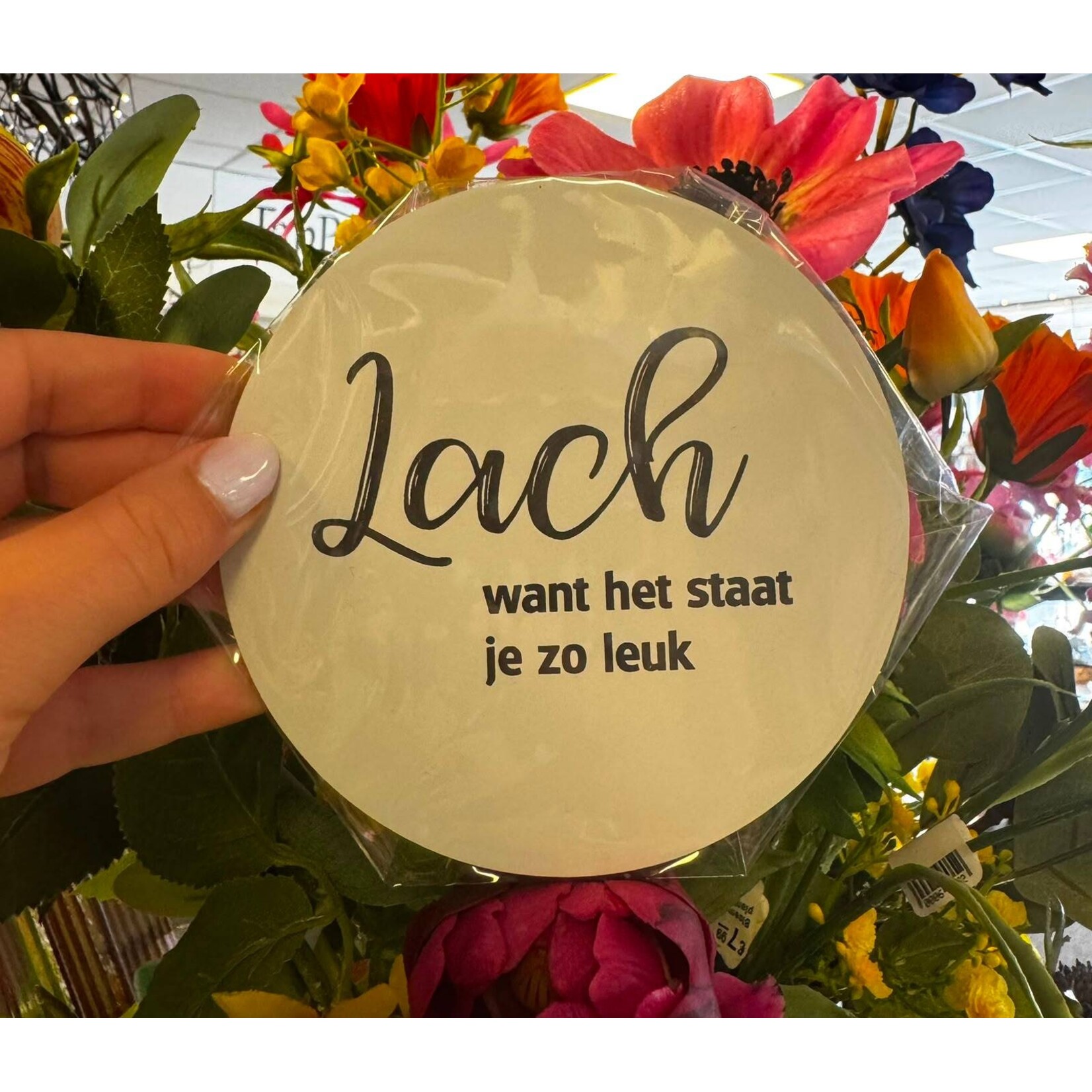 Home Sweet Home Muurcirkel wit met tekst '' Lach, want het staat je zo leuk ''12cm