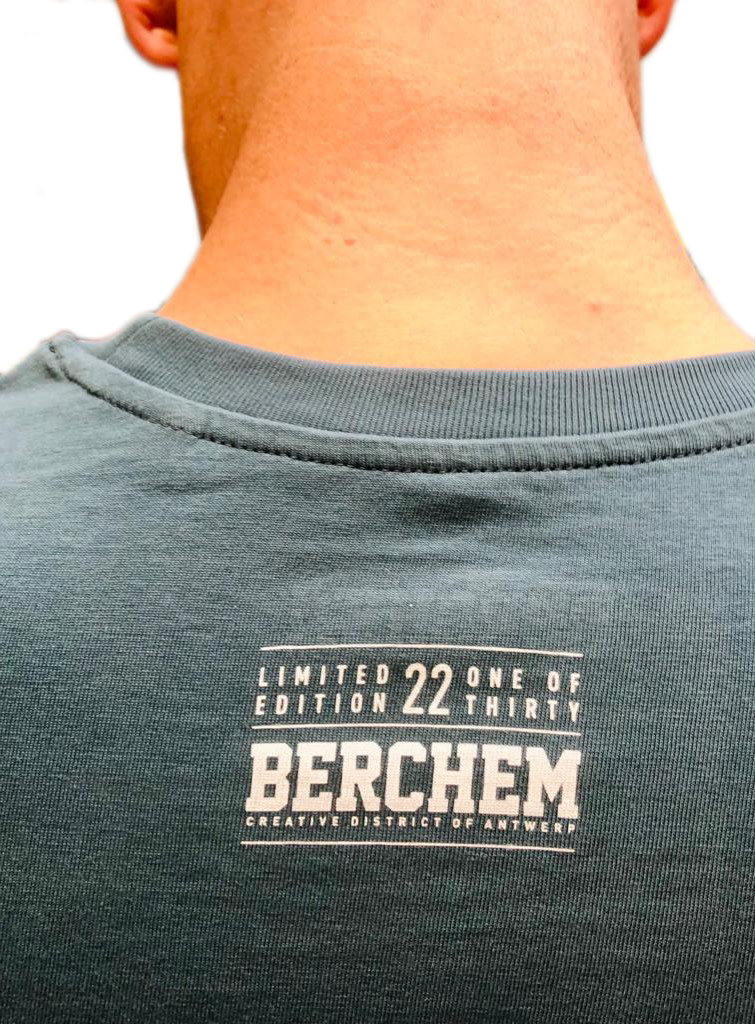 Berchem Creatives T-shirt biokatoen petroleumblauw zeefdruk